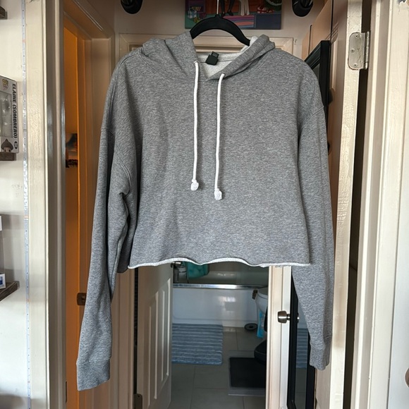 wild fable Tops - Woman’s XL Wild Fable Grey Cropped Pullover Sweatshirt